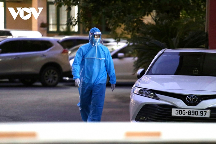 Ảnh: Khẩn cấp phun khử khuẩn, xét nghiệm tất cả cán bộ trong trụ sở Bộ GTVT - 9