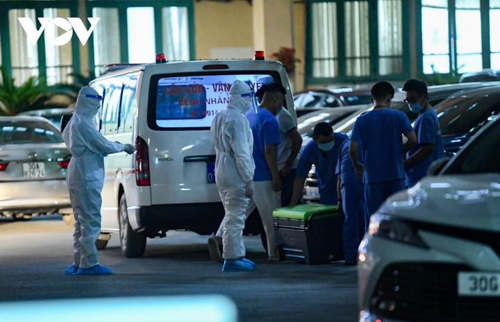 Ảnh: Khẩn cấp phun khử khuẩn, xét nghiệm tất cả cán bộ trong trụ sở Bộ GTVT - 3