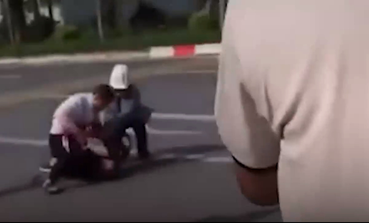 Tài xế trọng thương tự vật lộn với tên cướp: Sự vô cảm đã lên mức tột đỉnh - 1