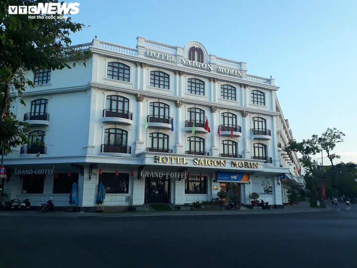 Ảnh: Nhà hàng, khách sạn ở cố đô Huế 'vắng như chùa Bà Đanh' vì COVID-19 - 1