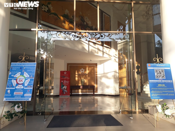 Ảnh: Nhà hàng, khách sạn ở cố đô Huế 'vắng như chùa Bà Đanh' vì COVID-19 - 9