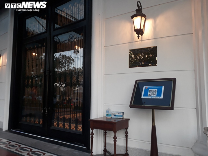 Ảnh: Nhà hàng, khách sạn ở cố đô Huế 'vắng như chùa Bà Đanh' vì COVID-19 - 10