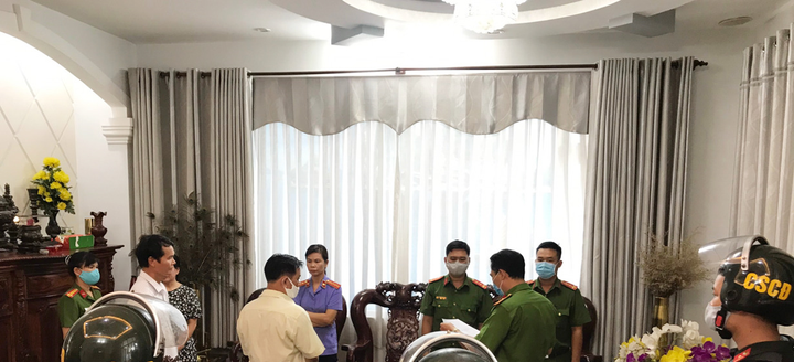 Bắt khẩn cấp chủ Công ty TNHH Việt Khánh Anh liên quan vụ 2,7 triệu lít xăng giả - 2