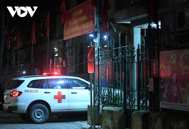 Ảnh: Khẩn cấp phun khử khuẩn, xét nghiệm tất cả cán bộ trong trụ sở Bộ GTVT - 2