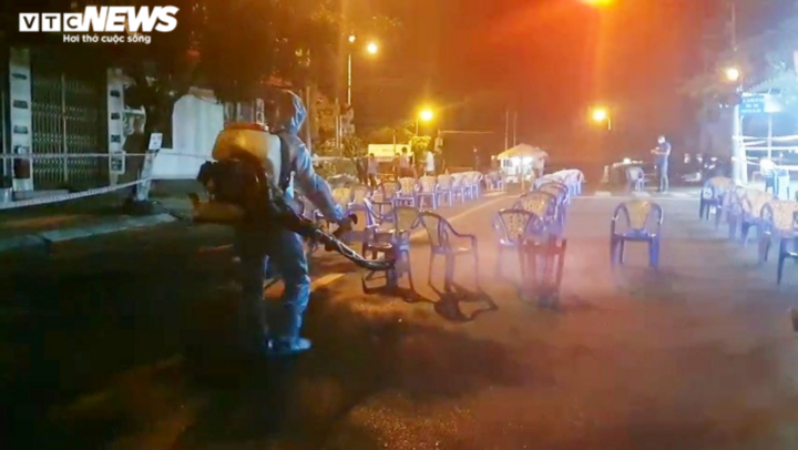 Nữ nhân viên y tế trường tiểu học mắc COVID-19 có lịch đi chợ, mua đồ ăn dày đặc - 1
