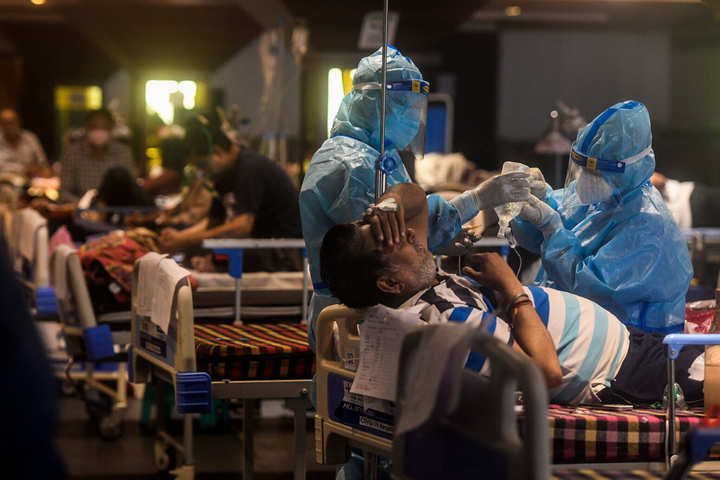 Ác mộng với bác sĩ Ấn Độ: Tận mắt thấy đồng nghiệp ra đi, bị đe dọa, đuổi đánh - 1