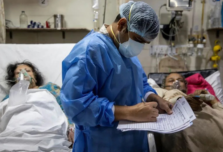 Ác mộng với bác sĩ Ấn Độ: Tận mắt thấy đồng nghiệp ra đi, bị đe dọa, đuổi đánh - 2