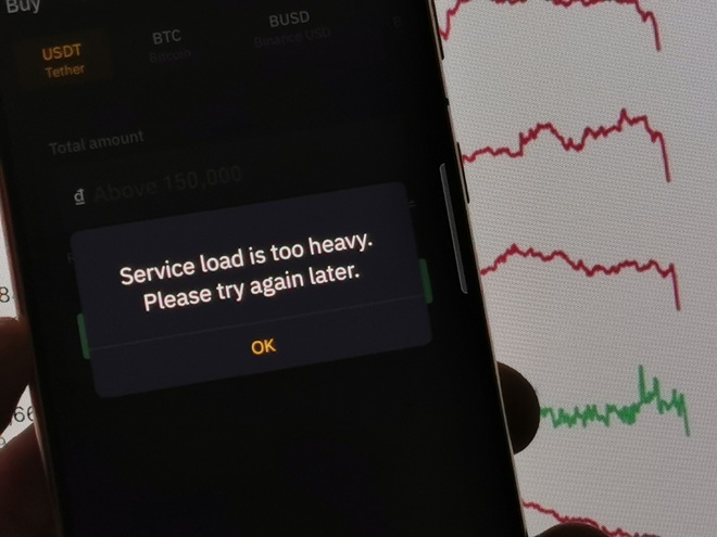 Sàn coin lớn nhất thế giới tê liệt, thị trường lao dốc - 1