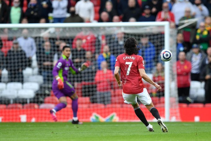 Cavani ghi bàn siêu phẩm, Man Utd về nhì Ngoại Hạng Anh - 1