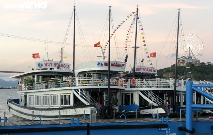 Chủ tàu du lịch Hạ Long kiệt quệ, sốc tâm lý nặng, vay tiền khắp họ hàng - 1