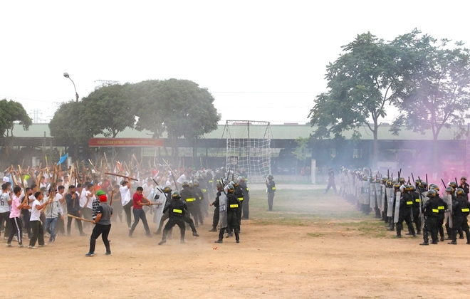 Ảnh: Cảnh sát cơ động diễn tập giải tán đám đông biểu tình gây rối cuộc bầu cử - 9