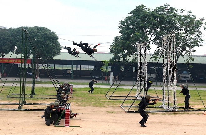 Ảnh: Cảnh sát cơ động diễn tập giải tán đám đông biểu tình gây rối cuộc bầu cử - 4