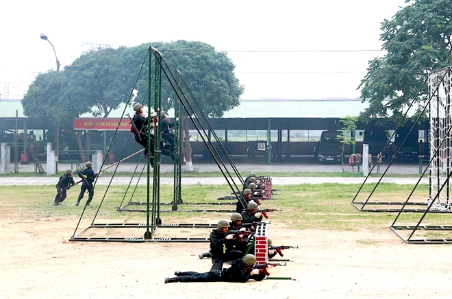 Ảnh: Cảnh sát cơ động diễn tập giải tán đám đông biểu tình gây rối cuộc bầu cử - 3