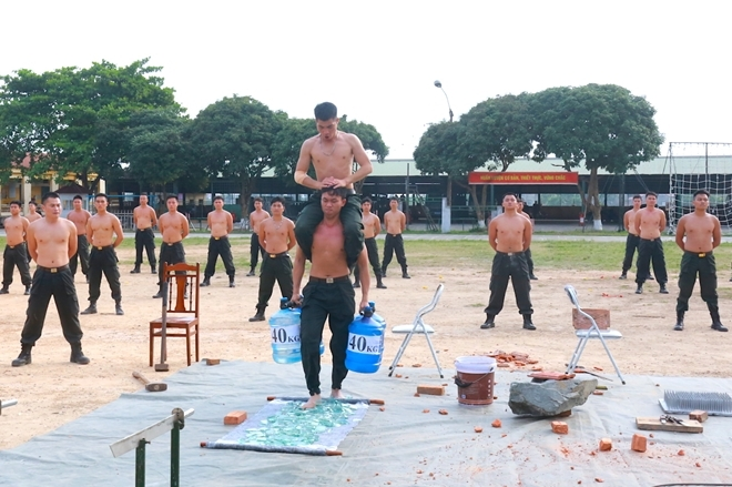 Ảnh: Cảnh sát cơ động diễn tập giải tán đám đông biểu tình gây rối cuộc bầu cử - 7