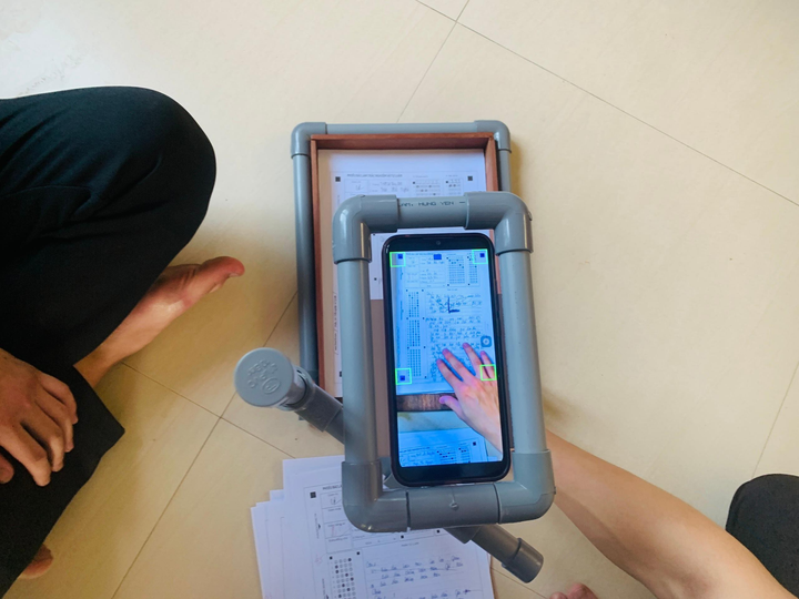 Học sinh lớp 11 chế tạo giá chấm thi trắc nghiệm - 3