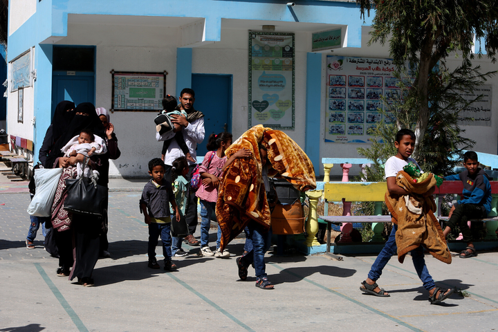 Israel không kích liên tục, dải Gaza tăng nguy cơ bùng phát COVID-19 - 1