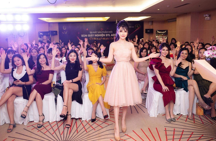 CEO Phan Quỳnh Anh tự hào về dòng sản phẩm được Hà Hồ đặc biệt tin dùng - 4