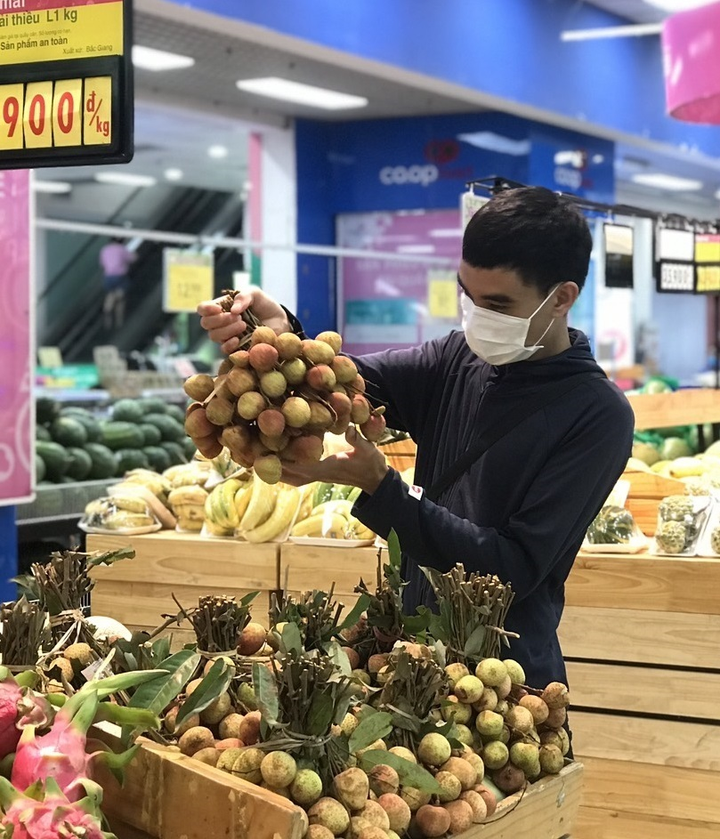 Trái vải bắt đầu lên kệ siêu thị Co.opmart - 2