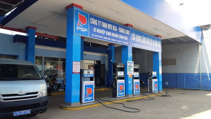 Cây xăng bị rút giấy phép vẫn ngang nhiên mở cửa kinh doanh - 1