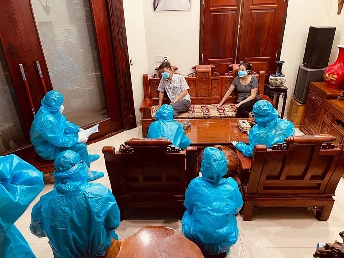 Không khai báo bệnh nhân COVID-19, y sĩ về hưu bị phạt 57 triệu đồng - 1