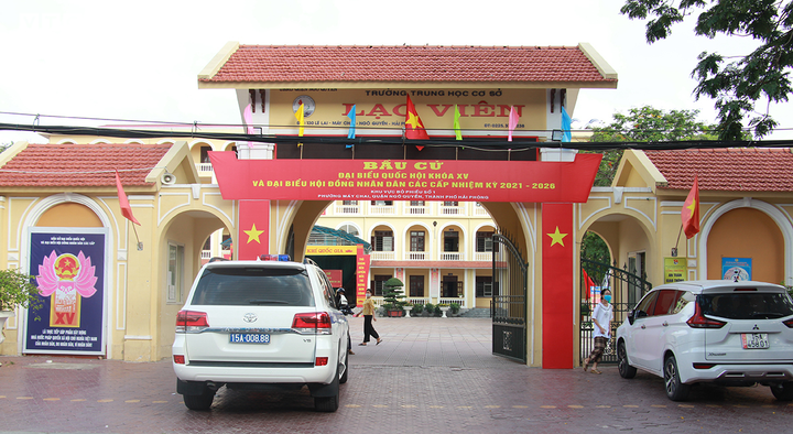 Ảnh: Phố phường Hải Phòng rực rỡ cờ hoa chào mừng ngày hội toàn dân - 11