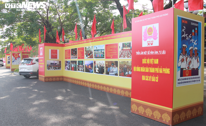 Ảnh: Phố phường Hải Phòng rực rỡ cờ hoa chào mừng ngày hội toàn dân - 14