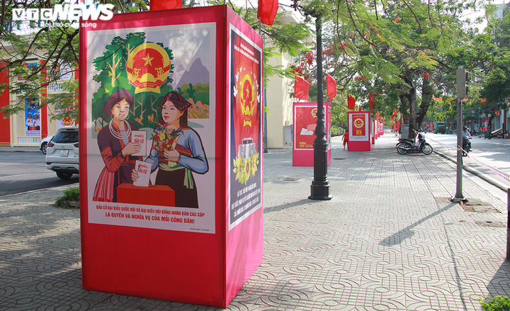 Ảnh: Phố phường Hải Phòng rực rỡ cờ hoa chào mừng ngày hội toàn dân - 16