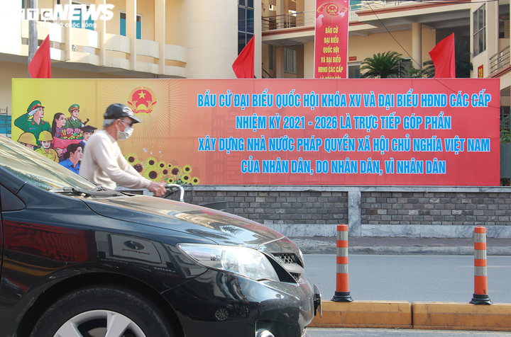 Ảnh: Phố phường Hải Phòng rực rỡ cờ hoa chào mừng ngày hội toàn dân - 17