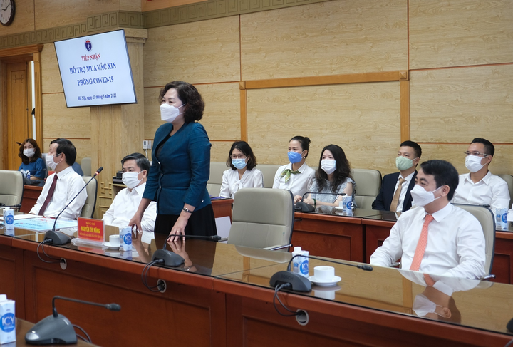 Vietcombank trao 25 tỷ đồng hỗ trợ Bộ Y tế mua vaccine phòng COVID-19 - 3