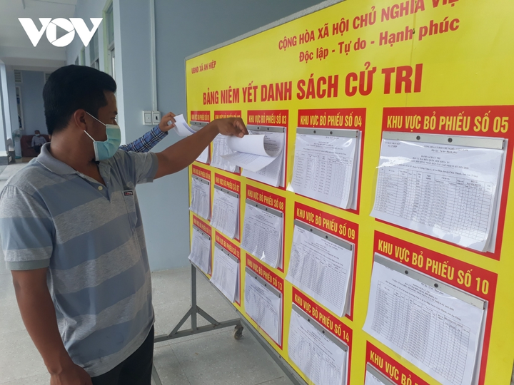 Sóc Trăng: Cử tri Khmer vừa lo mùa vụ, vừa tranh thủ tìm hiểu ứng cử viên - 2