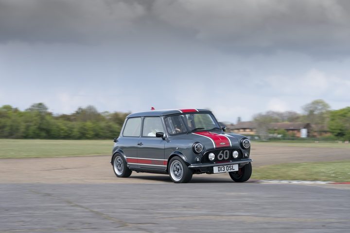 Mini Oselli Edition - xe cổ được phục chế giá hơn 100.000 USD - 17