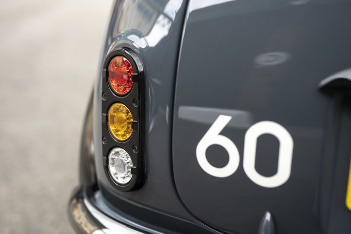 Mini Oselli Edition - xe cổ được phục chế giá hơn 100.000 USD - 9