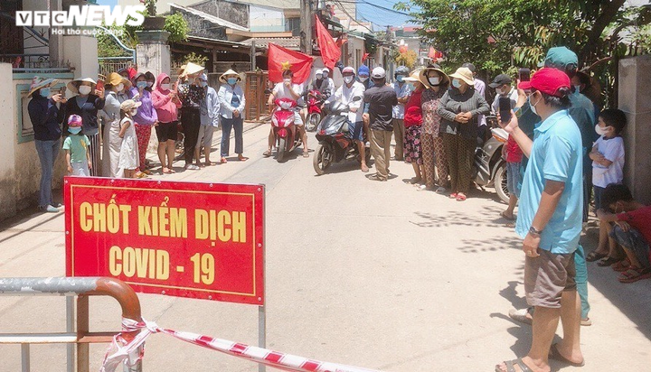 Quảng Ngãi dỡ phong tỏa khu vực nam thanh niên mắc COVID-19 sinh sống - 1