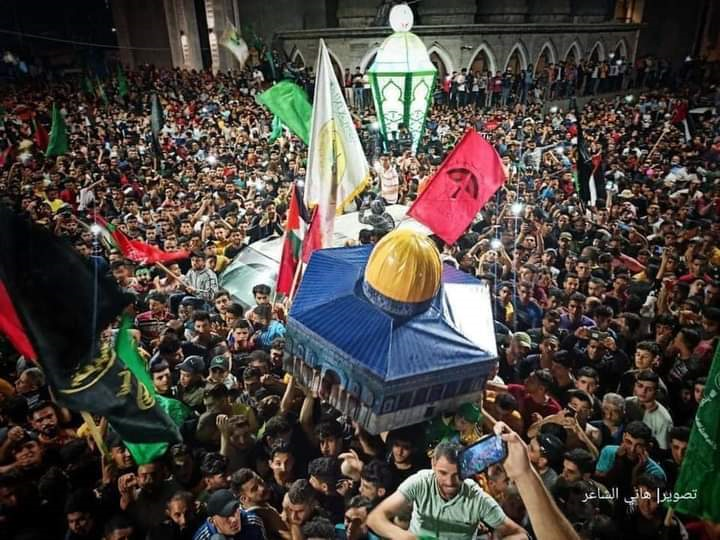 Người Palestine lao ra đường ăn mừng sau lệnh ngừng bắn ở Gaza - 2