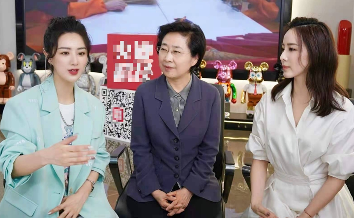 Nhan sắc 3 mỹ nhân lọt top 500 người giàu nhất Trung Quốc - 3