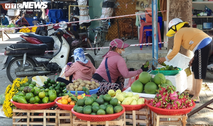 Quảng Nam gộp mẫu xét nghiệm SARS-CoV-2 ở chợ, nhà máy giáp ranh Đà Nẵng - 1