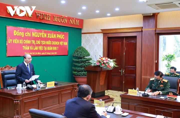 Chủ tịch nước kiểm tra công tác bầu cử ở Quân khu 7 - 3