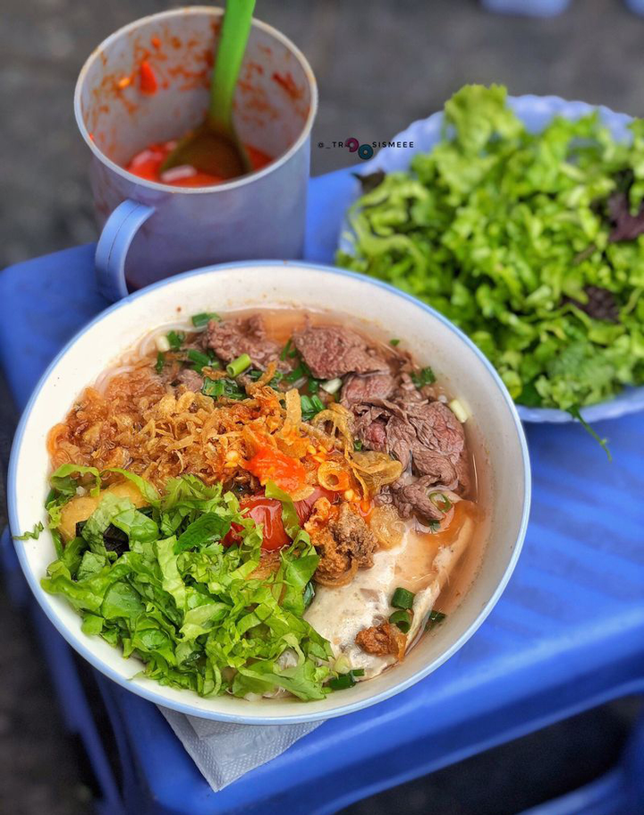 Quán bún riêu bưng 'có 1-0-2', thực khách ăn không cần thìa vẫn tồn tại 40 năm - 4