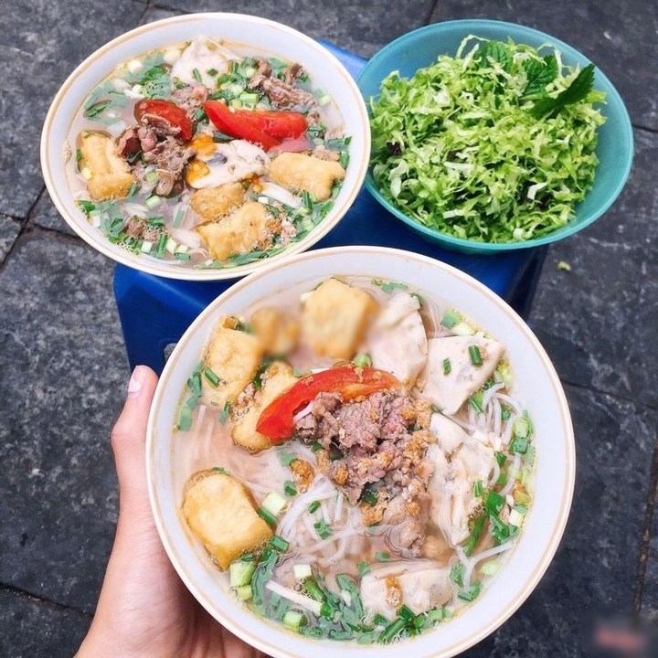 Quán bún riêu bưng 'có 1-0-2', thực khách ăn không cần thìa vẫn tồn tại 40 năm - 1