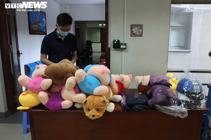 Hơn 300 đơn vị máu được hiến tặng trong chiến dịch 'Mùa hè nhân ái 2021' - 7