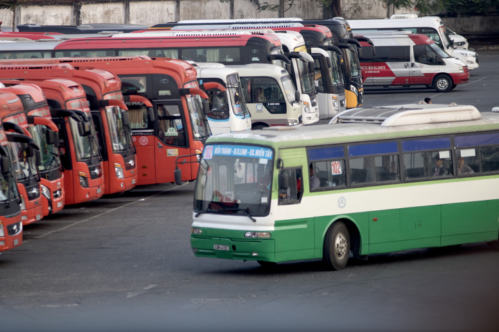 Từ hôm nay 22/5, xe khách hoạt động ở TP.HCM chỉ chở tối đa 20 người - 1