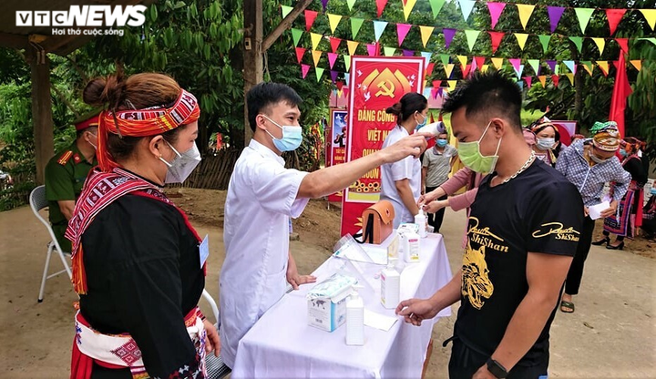 Trực tiếp: Gần 70 triệu cử tri cả nước đi bỏ phiếu bầu ĐBQH và HĐND các cấp - 39