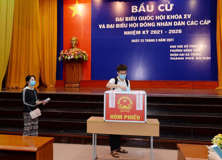 Lần đầu bỏ phiếu của các sinh viên đại học ở Hà Nội - 6