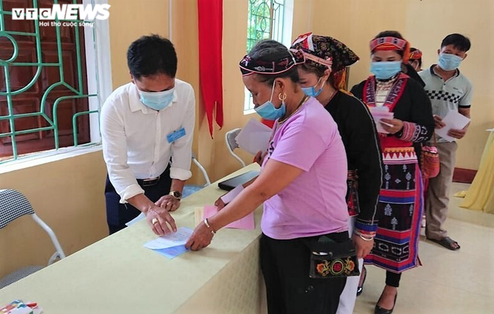 Trực tiếp: Gần 70 triệu cử tri cả nước đi bỏ phiếu bầu ĐBQH và HĐND các cấp - 41