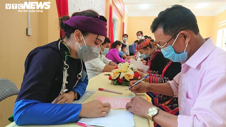 Trực tiếp: Gần 70 triệu cử tri cả nước đi bỏ phiếu bầu ĐBQH và HĐND các cấp - 42