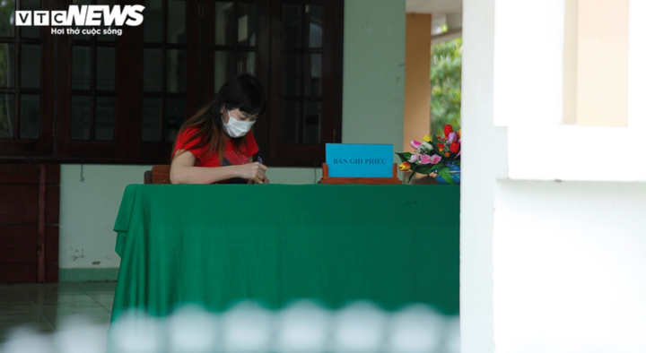 Những lá phiếu trong khu cách ly của cử tri Tiền Giang, mong dịch bệnh sớm qua - 11