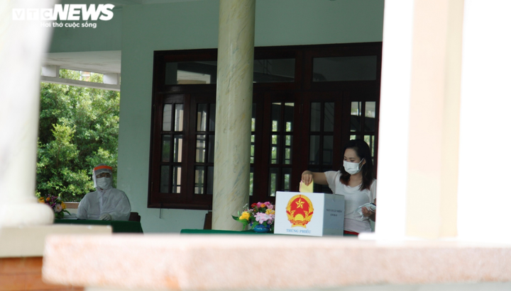 Những lá phiếu trong khu cách ly của cử tri Tiền Giang, mong dịch bệnh sớm qua - 12