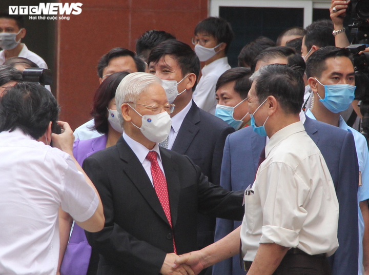 Ảnh: Tổng Bí thư Nguyễn Phú Trọng bỏ phiếu bầu cử tại Hà Nội - 6