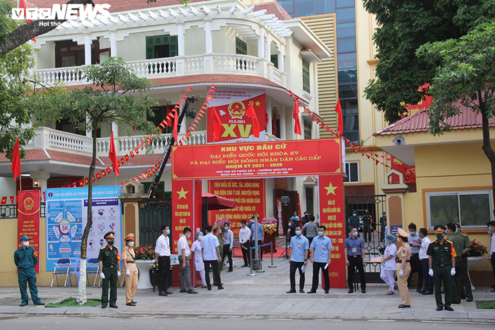 Ảnh: Tổng Bí thư Nguyễn Phú Trọng bỏ phiếu bầu cử tại Hà Nội - 1