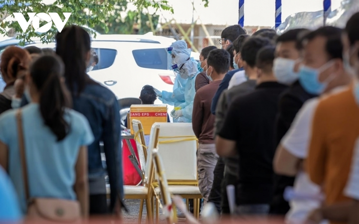 Campuchia phát hiện ổ dịch COVID-19 sát biên giới Việt Nam - 1